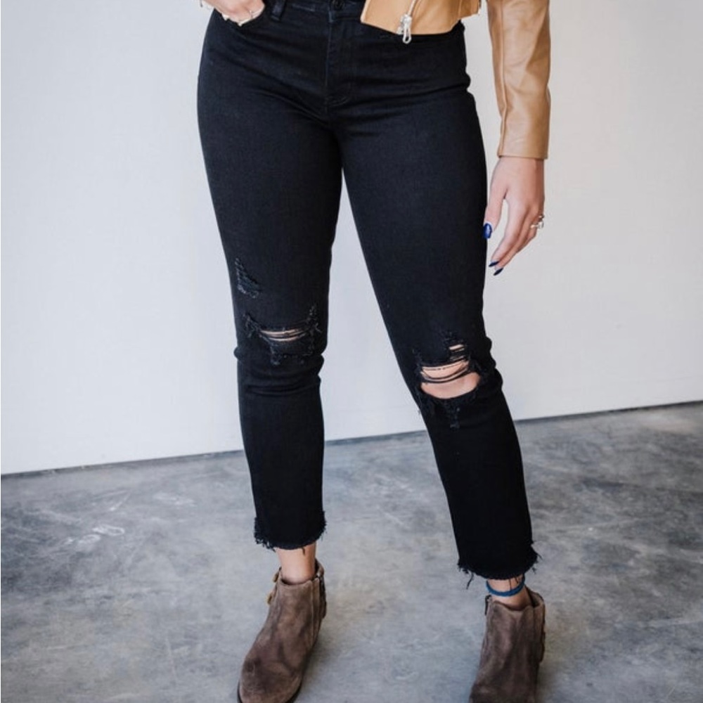 Flying Monkey Black Crop Jesns